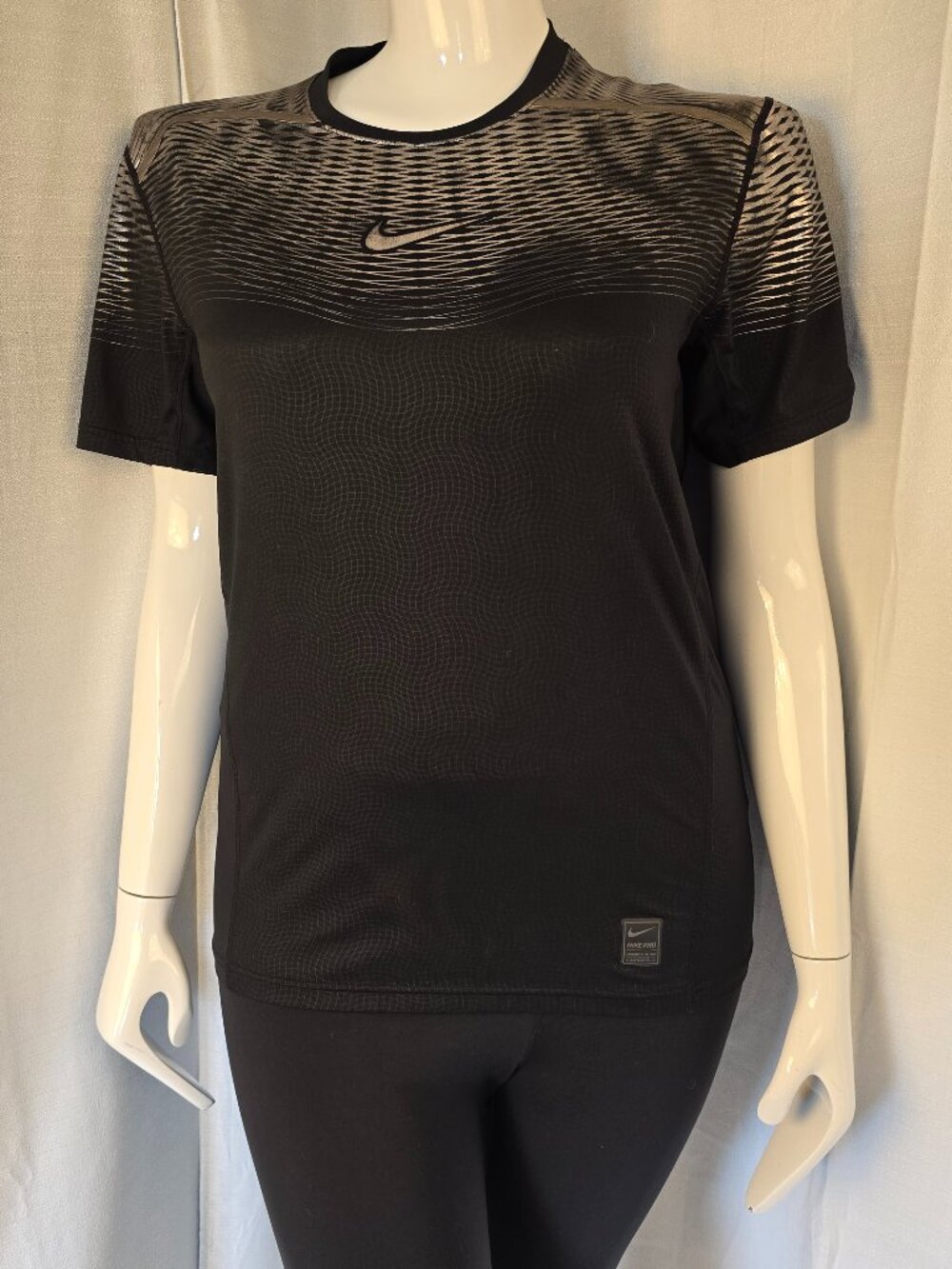 NIKE Pro Classic Black/Silver Dri-fit Athletic Pullover & Silver Swoosh Size-L